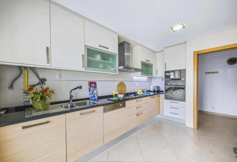 Penthouse Apartment With Large Terrace, Pool & Garden