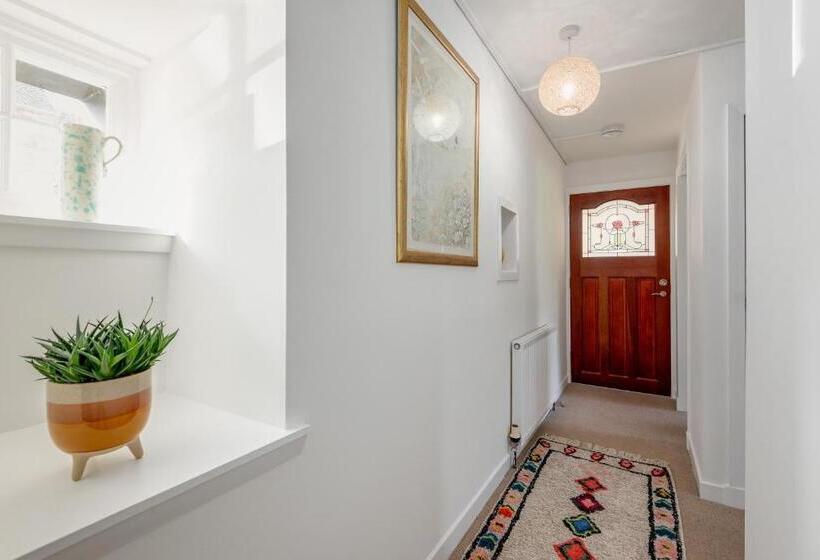 The Cooperage Garden Apartment   1 Bed 1 Bath   Near Harbour