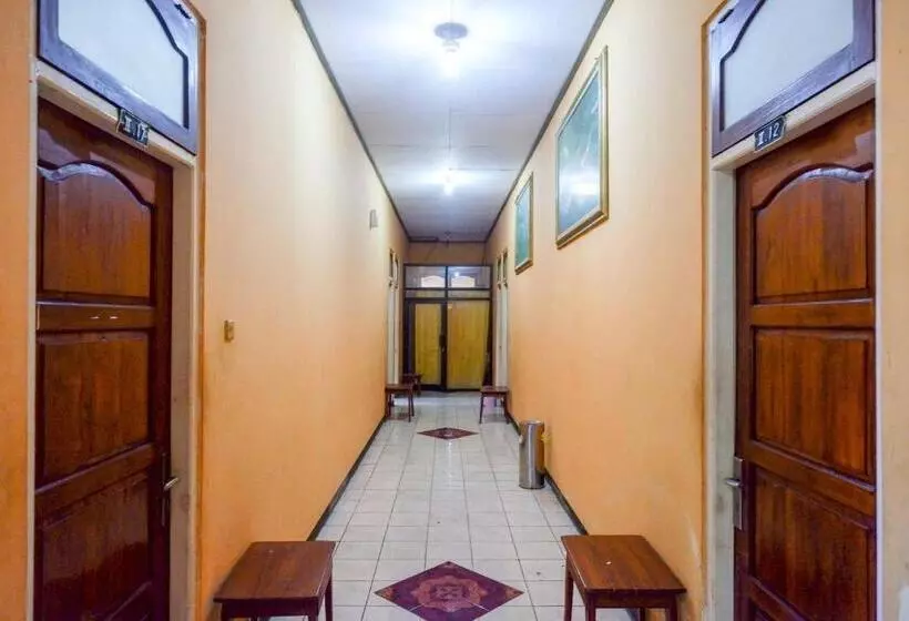Urbanview Hotel Anugrah Kendal By Reddoorz