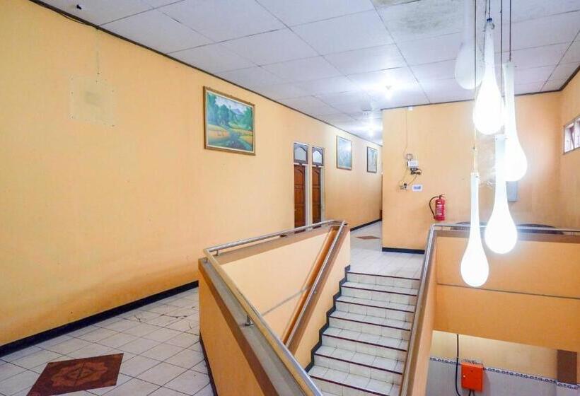 Urbanview Hotel Anugrah Kendal By Reddoorz