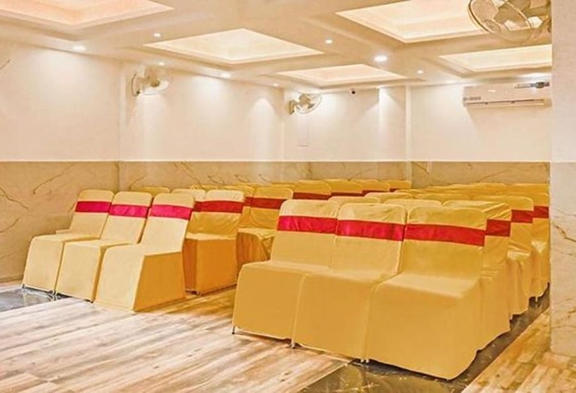 Fabhotel Holiday Grand