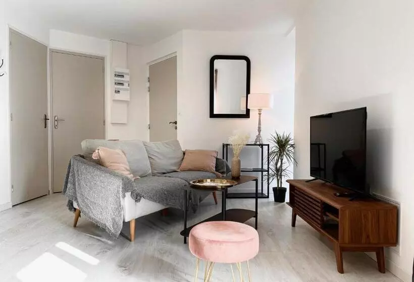 La Source   Spacieux T2 Au Coeur Du Village, à 5min Des Plages