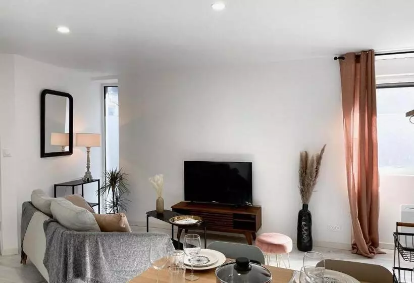 La Source   Spacieux T2 Au Coeur Du Village, à 5min Des Plages