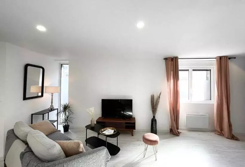 La Source   Spacieux T2 Au Coeur Du Village, à 5min Des Plages