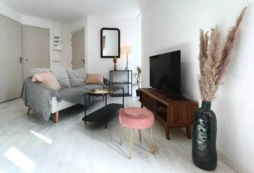 La Source   Spacieux T2 Au Coeur Du Village, à 5min Des Plages