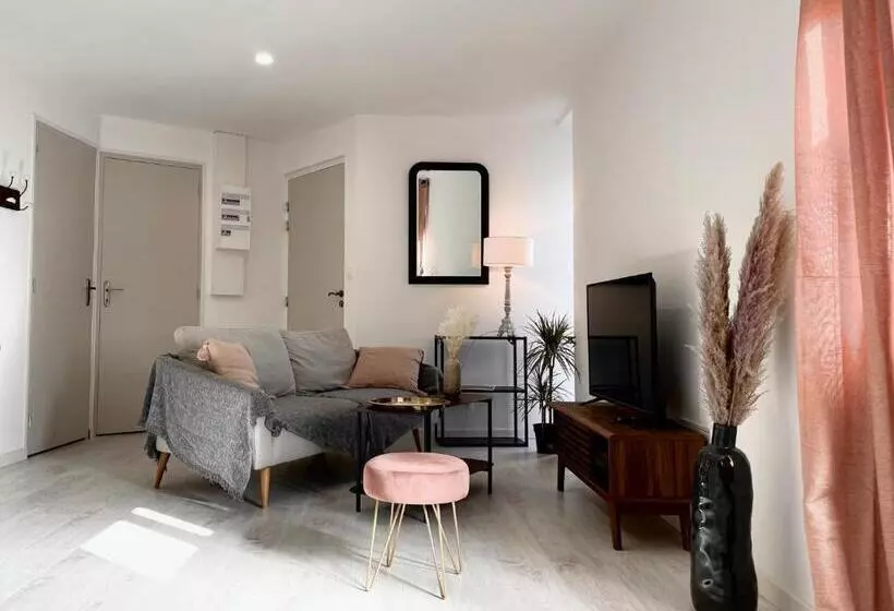 La Source   Spacieux T2 Au Coeur Du Village, à 5min Des Plages