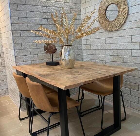 Luxury Apartment By The Sea