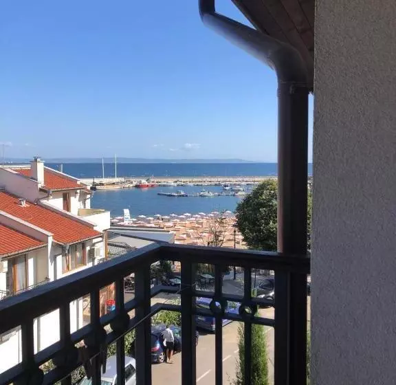 پانسیون Breeze Guest House