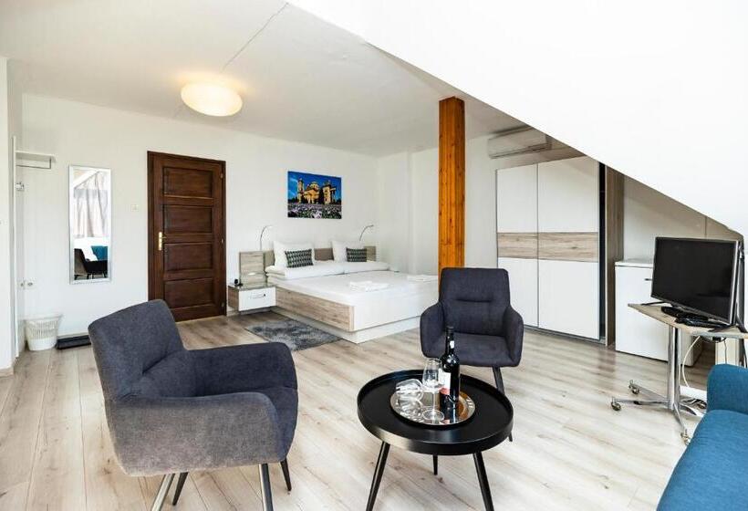 بنسيون Dobó Vendégház