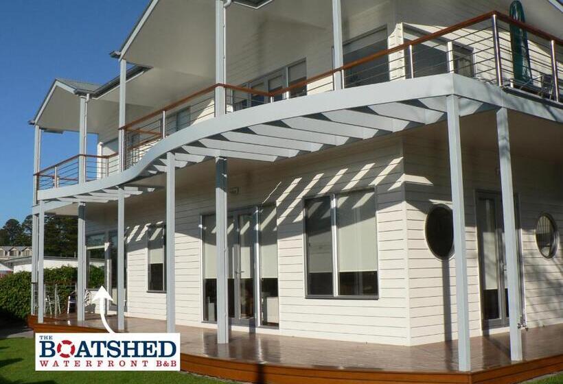The Boatshed Waterfront B&b