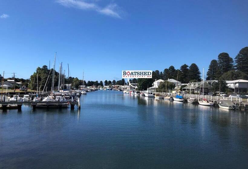 The Boatshed Waterfront B&b