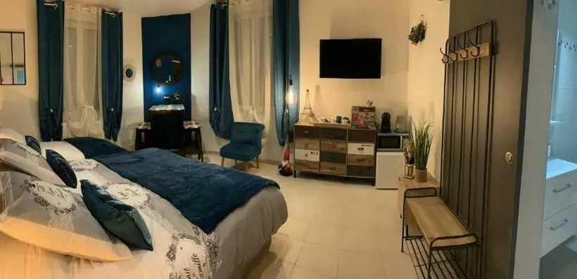 ベッドアンドブレックファースト La Liberté