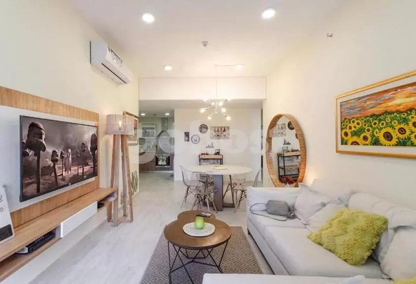 Spacious 2 Bedroom Apartment In Villa Morra