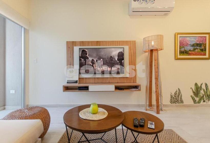 Spacious 2 Bedroom Apartment In Villa Morra