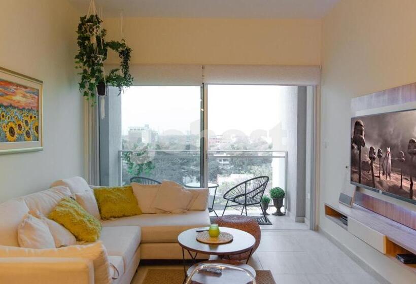 Spacious 2 Bedroom Apartment In Villa Morra