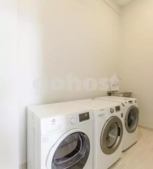 Spacious 2 Bedroom Apartment In Villa Morra