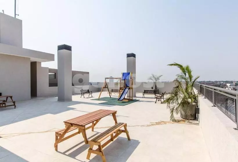 Spacious 2 Bedroom Apartment In Villa Morra