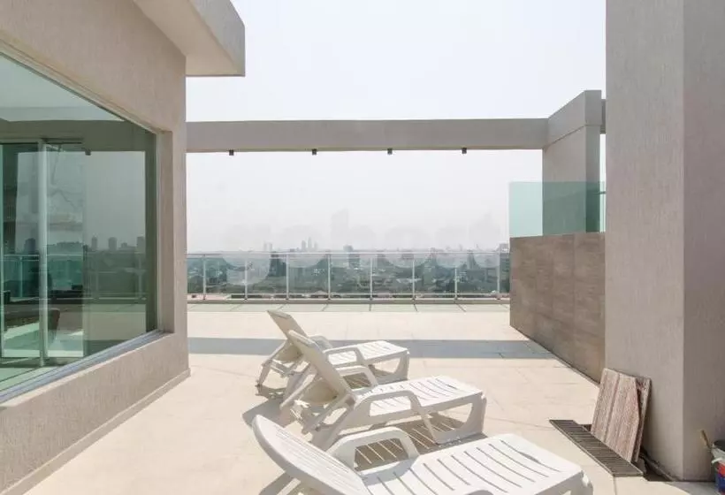 Spacious 2 Bedroom Apartment In Villa Morra