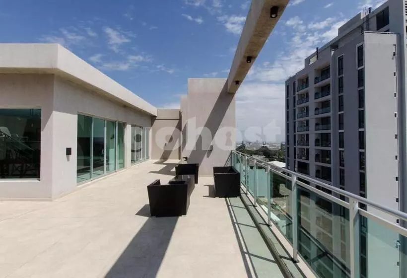 Spacious 2 Bedroom Apartment In Villa Morra