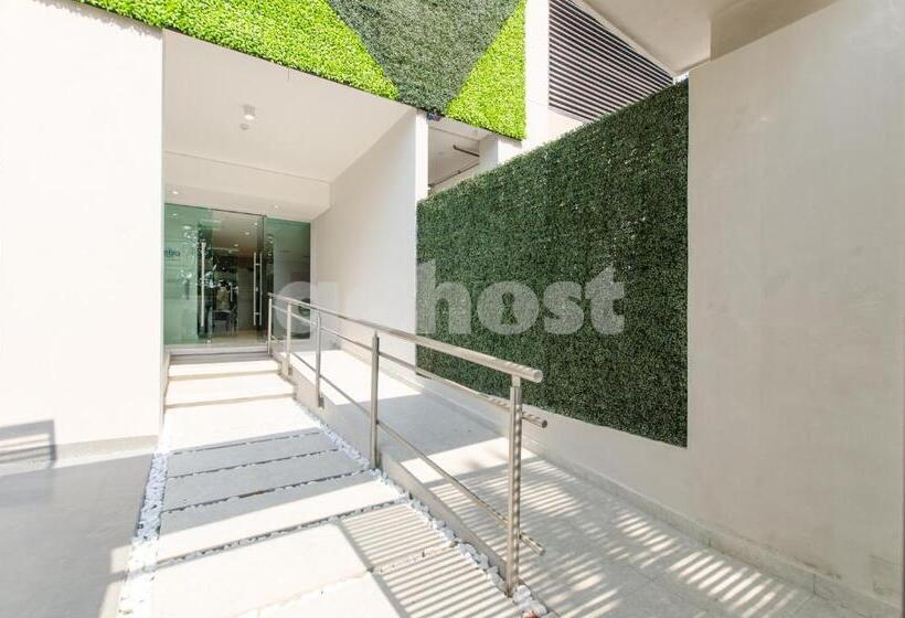 Spacious 2 Bedroom Apartment In Villa Morra