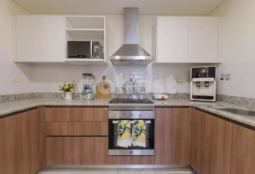 Spacious 2 Bedroom Apartment In Villa Morra