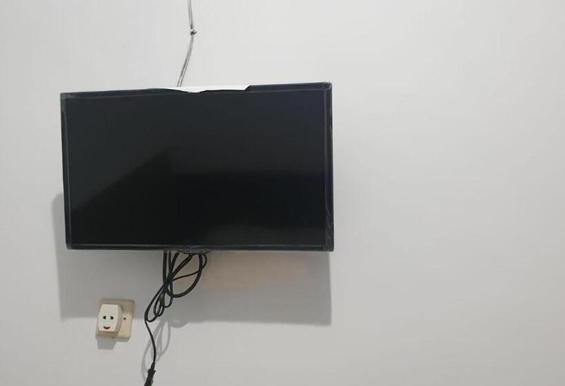 Hotell Anind Guest House Near Museum Angkut Batu Redpartner