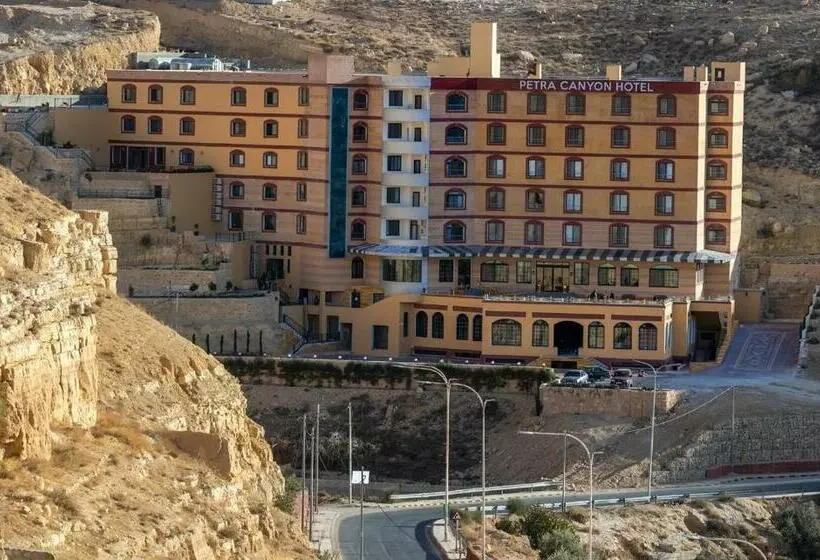 هتل Petra Canyon