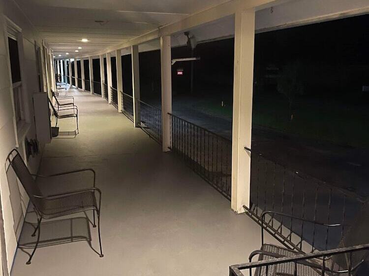 Отель Budget Lodge Warren