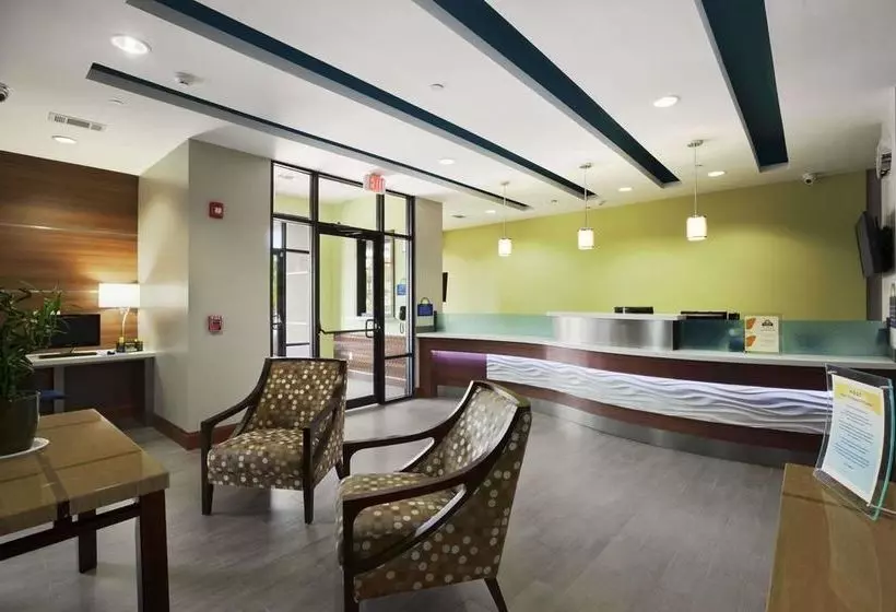 ホテル Days Inn & Suites By Wyndham Houston Northspring