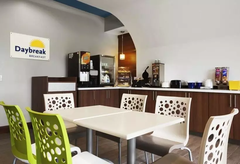 ホテル Days Inn & Suites By Wyndham Houston Northspring