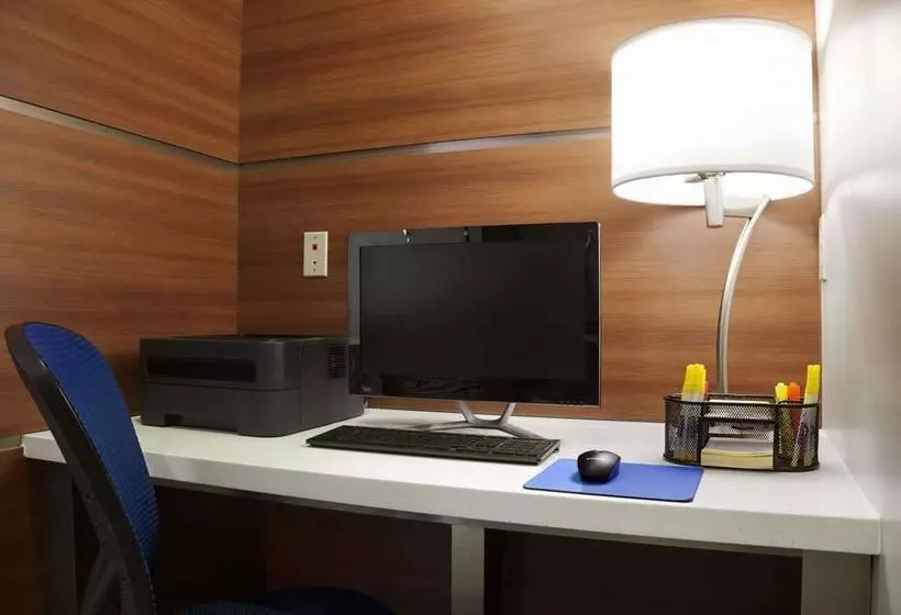 ホテル Days Inn & Suites By Wyndham Houston Northspring