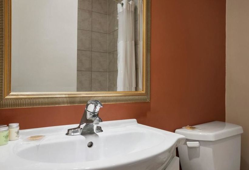 בית מלון כפרי Knights Inn Orangeville