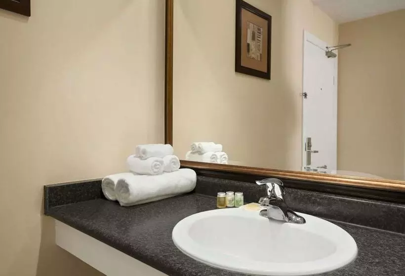 Hotelli Knights Inn Orangeville