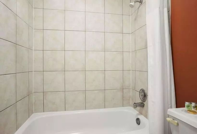 Hotelli Knights Inn Orangeville