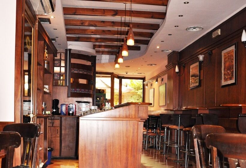 ホテル Lugano Tirana