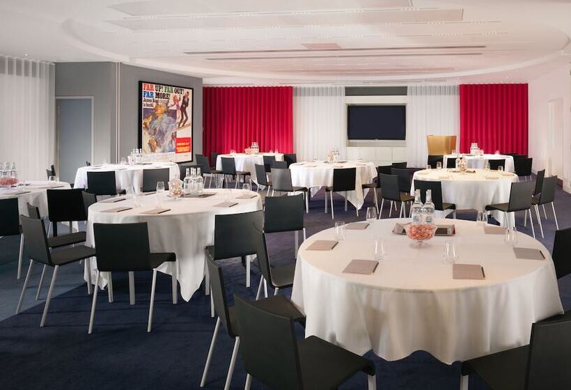 هتل Sea Containers London