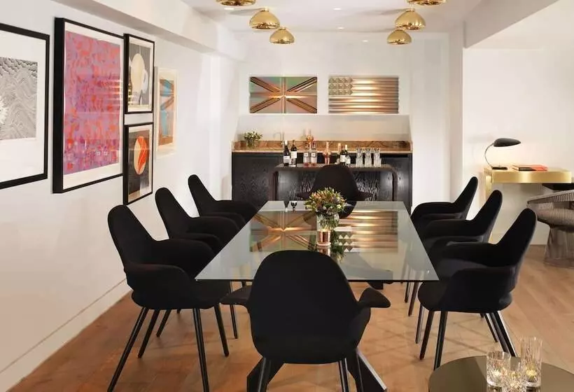 בית מלון כפרי Sea Containers London