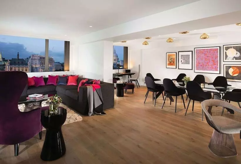 בית מלון כפרי Sea Containers London