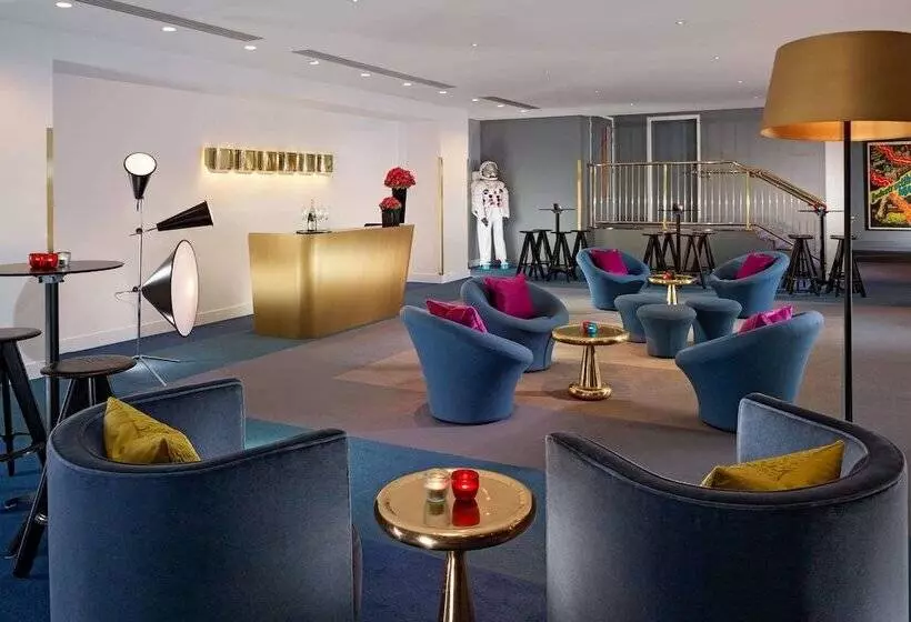 בית מלון כפרי Sea Containers London