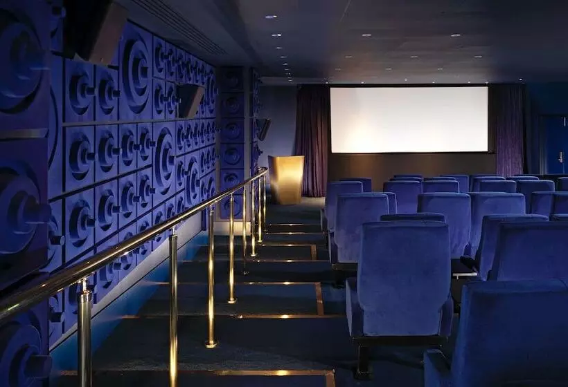 בית מלון כפרי Sea Containers London