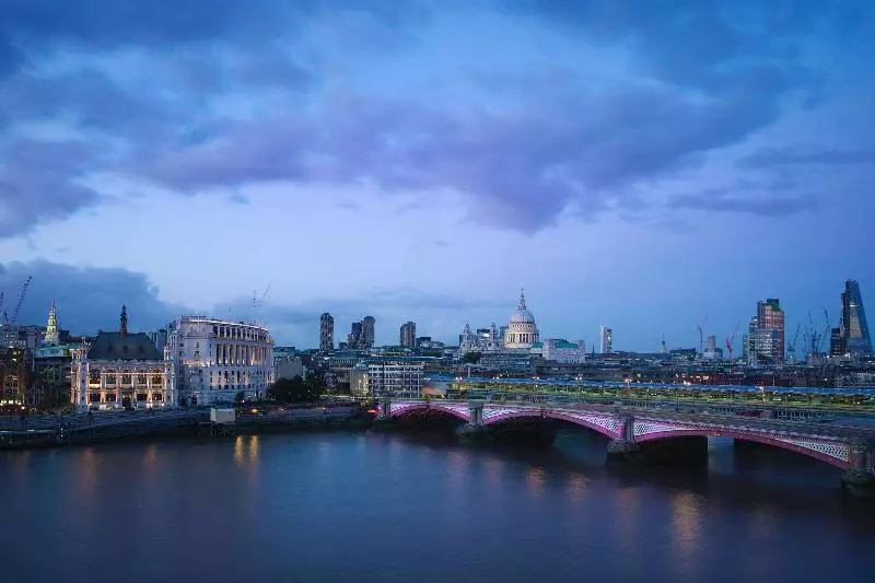 בית מלון כפרי Sea Containers London