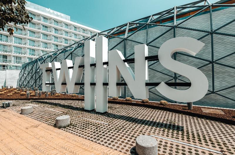 בית מלון כפרי The Ibiza Twiins 4* Sup