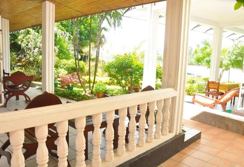 Laluna Ayurveda Resort