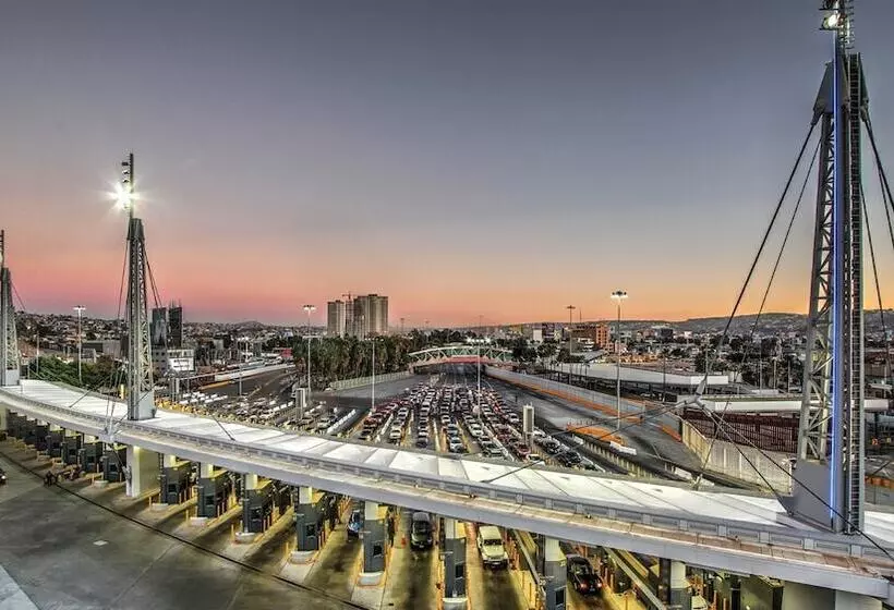 Pier South Resort, Autograph Collection