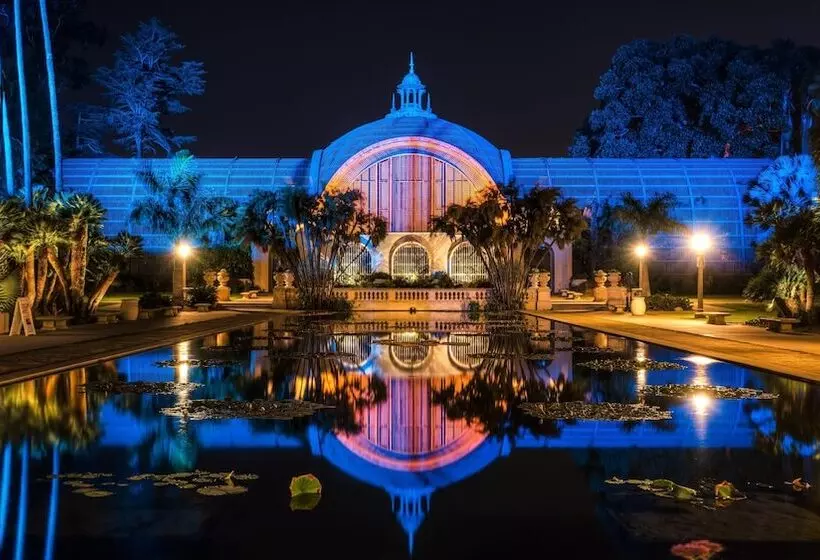 Pier South Resort, Autograph Collection