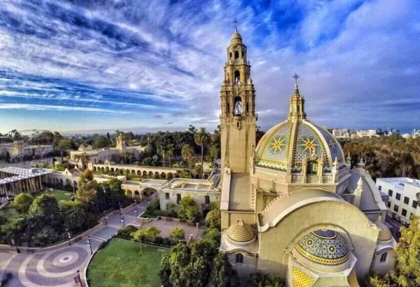 Pier South Resort, Autograph Collection