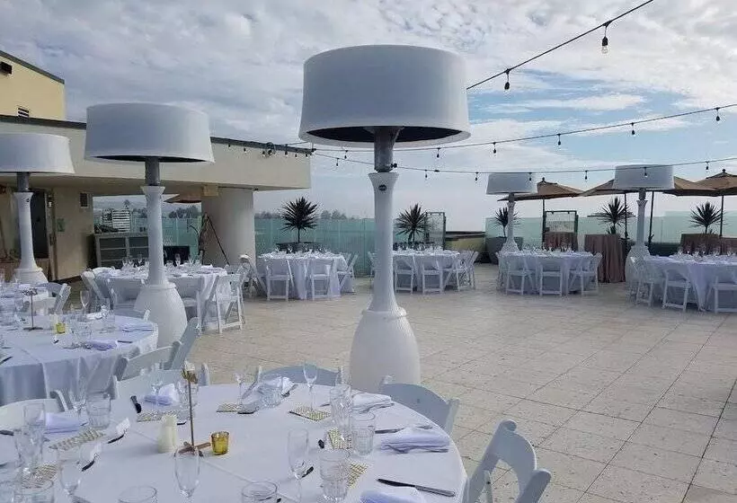 Pier South Resort, Autograph Collection