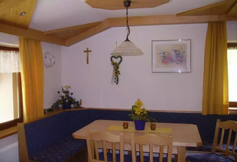 Hotelli Alpenbauernhof Gröbenhof