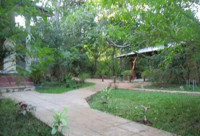 پانسیون Dinuka Village