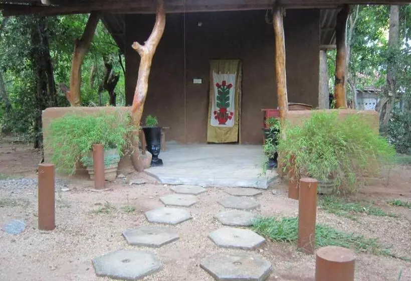 پانسیون Dinuka Village